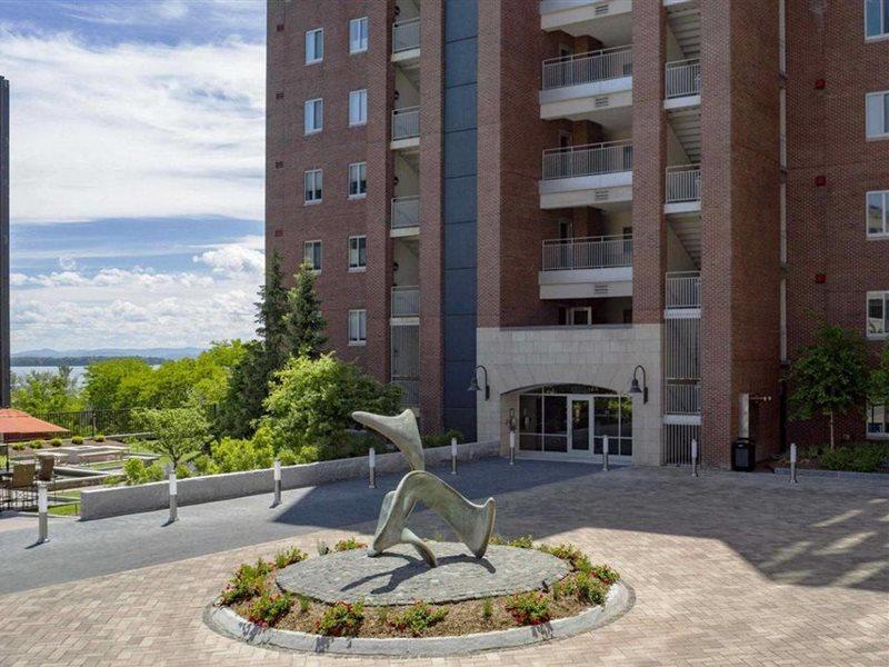 Courtyard Burlington Harbor Hotel Exterior foto