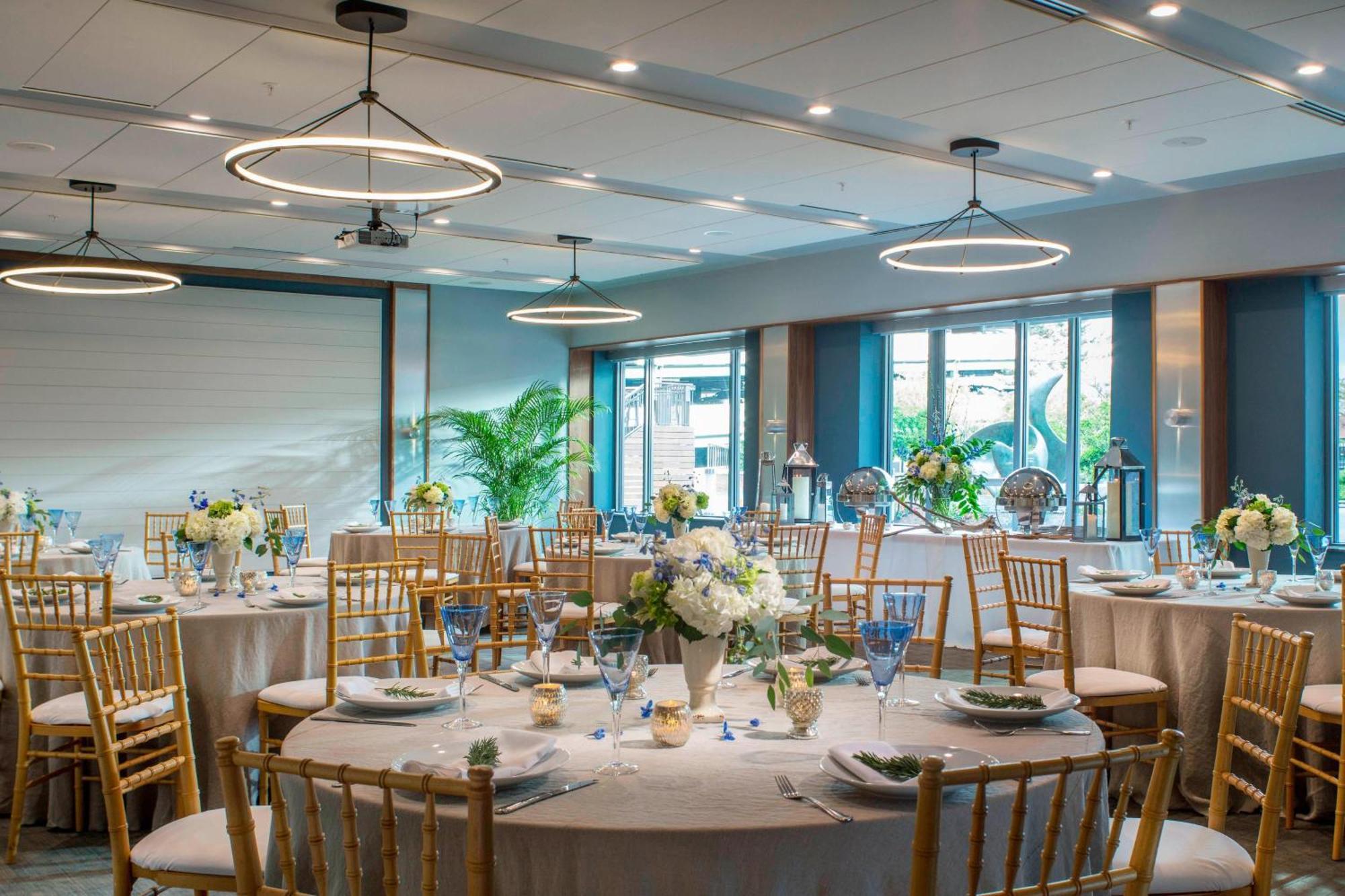 Courtyard Burlington Harbor Hotel Exterior foto