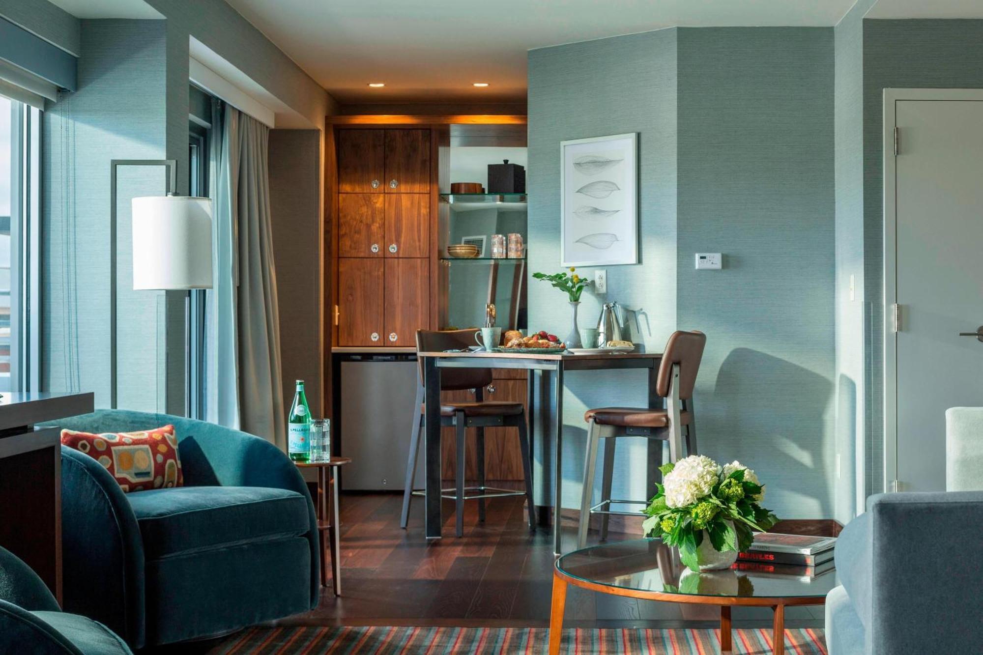 Courtyard Burlington Harbor Hotel Exterior foto