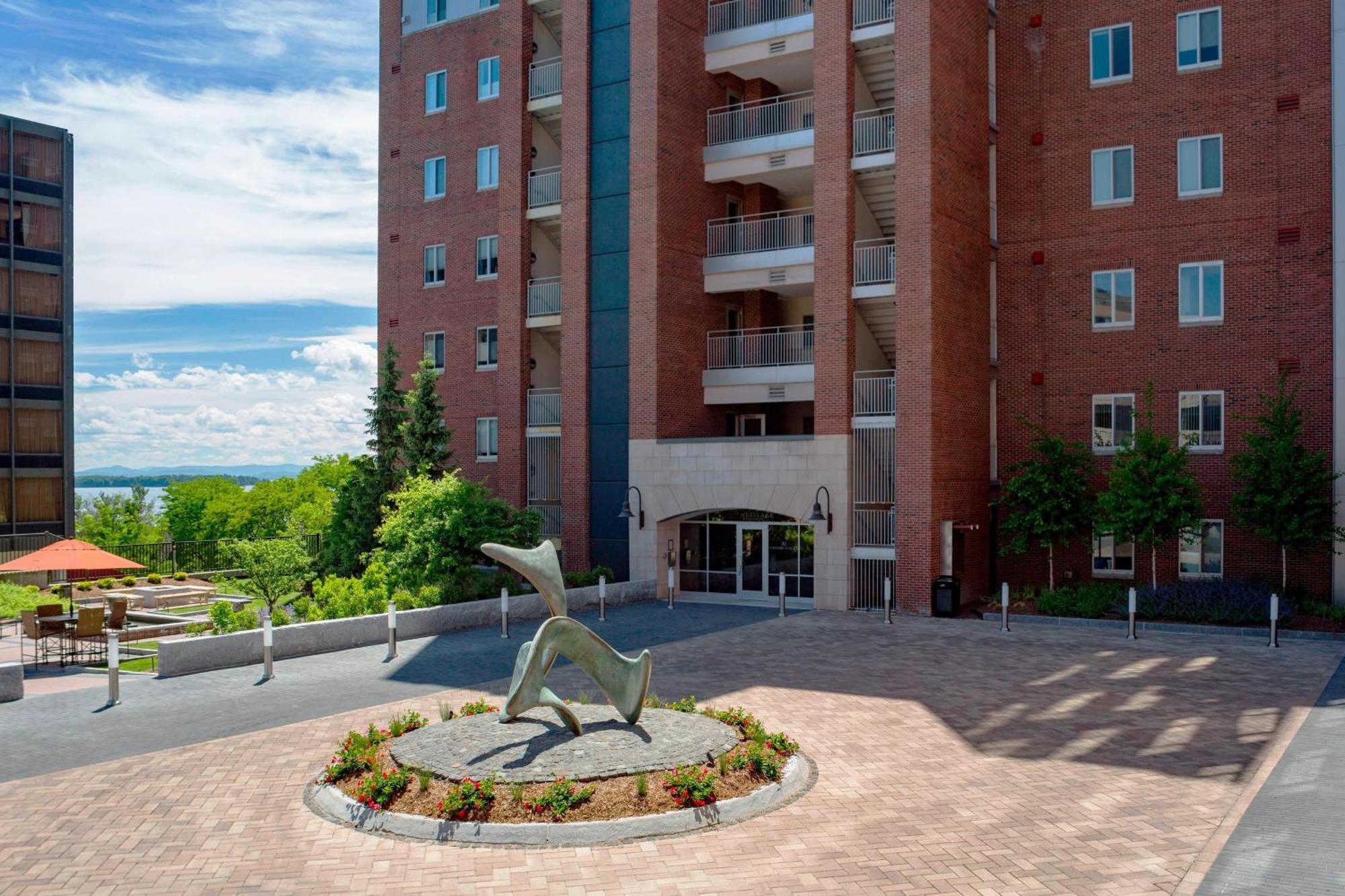 Courtyard Burlington Harbor Hotel Exterior foto