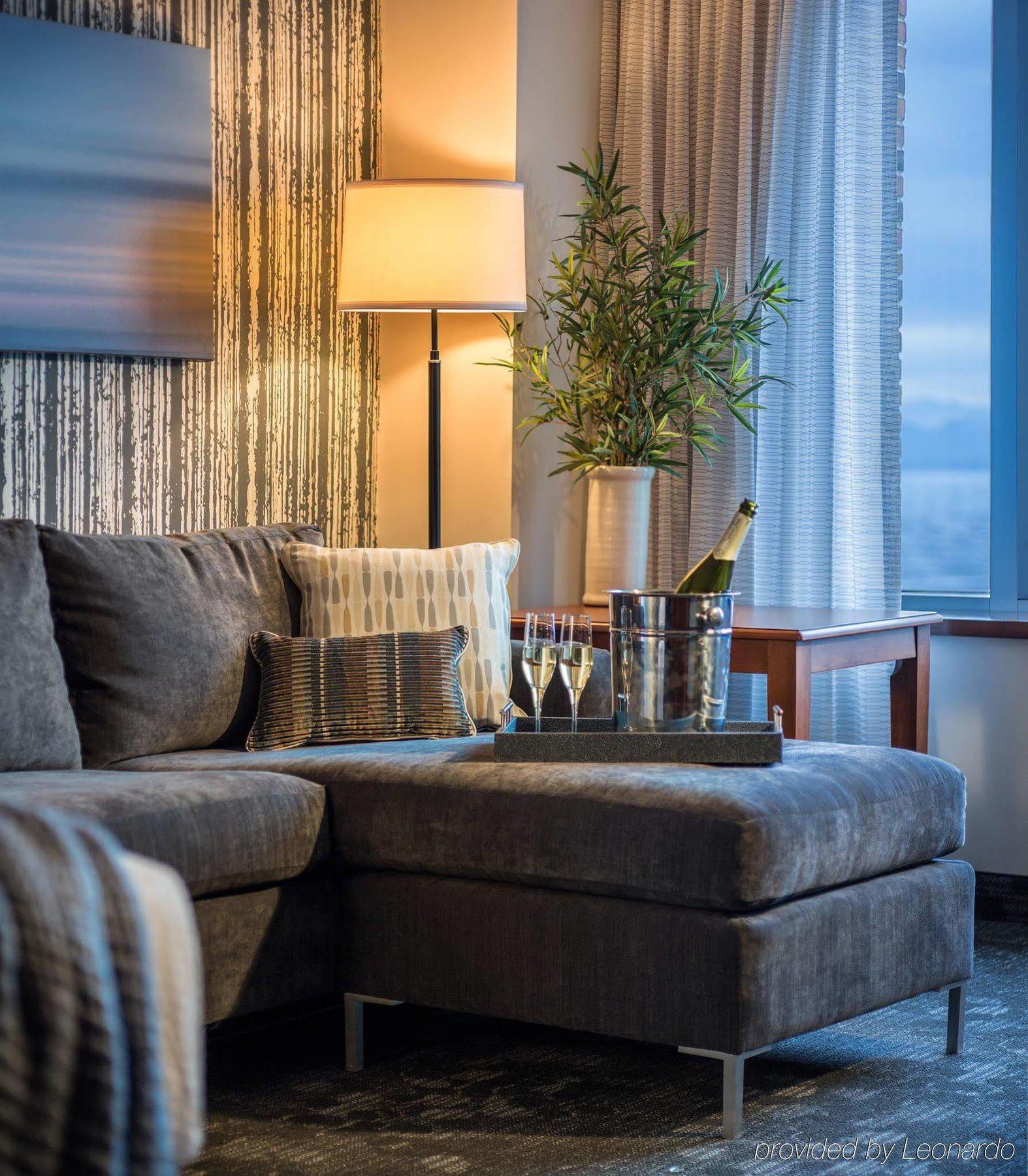 Courtyard Burlington Harbor Hotel Exterior foto